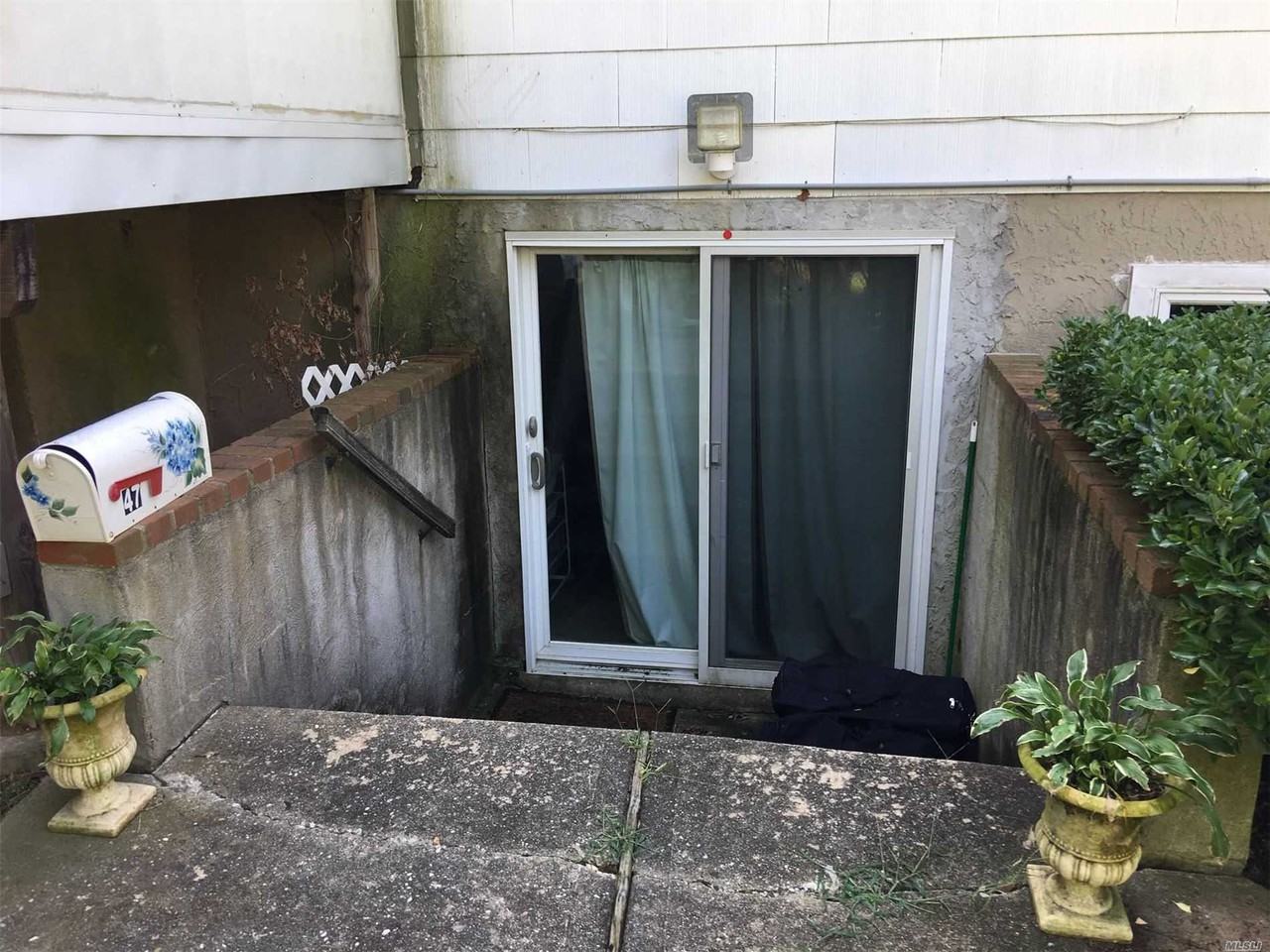 47 Beacon Ln - Photo 3 of 8