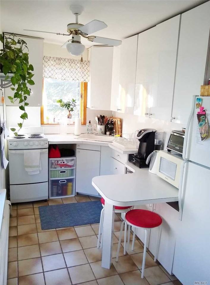 124 Berry Hill Rd - Photo 2 of 10