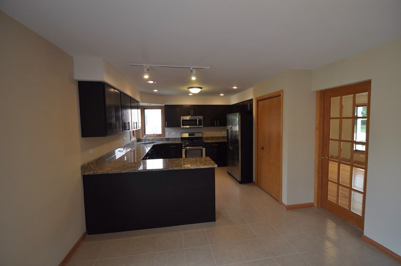 11040 Granite Dr - Photo 2 of 17