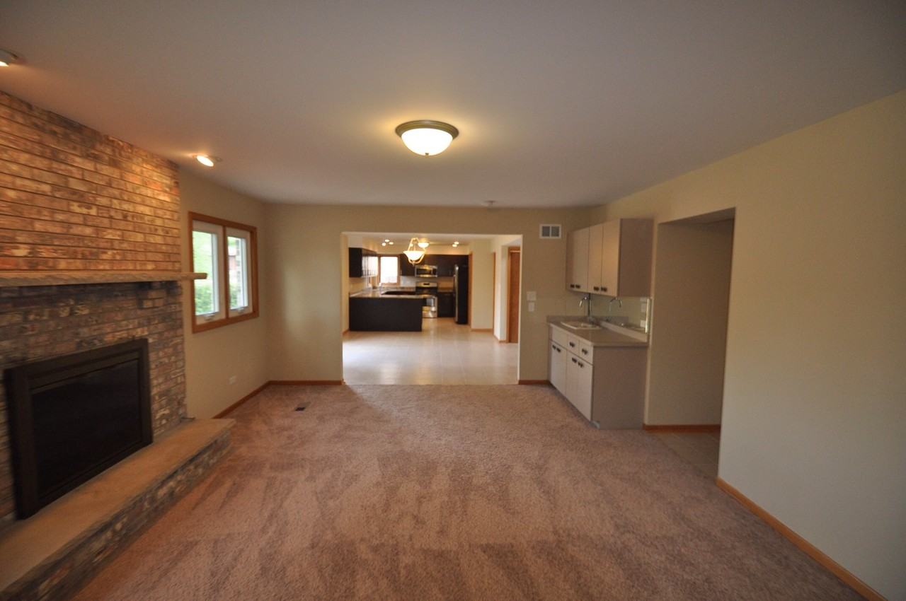 11040 Granite Dr - Photo 3 of 17