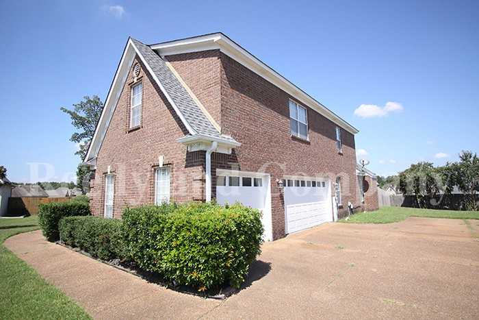 6174 Guffin Cove - Photo 2 of 37