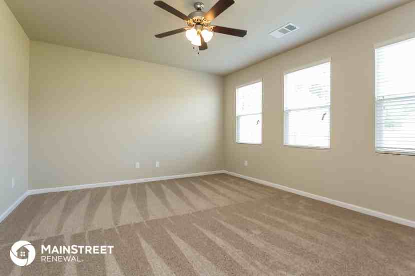 106 Bradford Ct - Photo 2 of 15