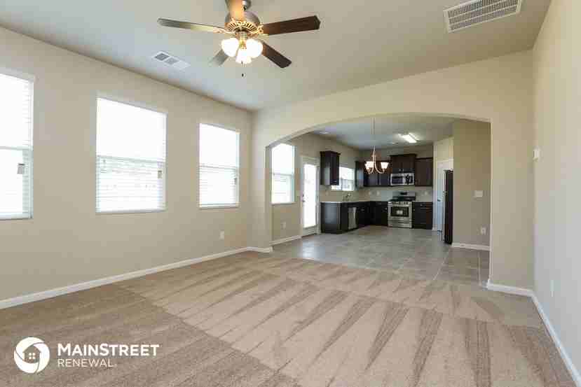 106 Bradford Ct - Photo 3 of 15