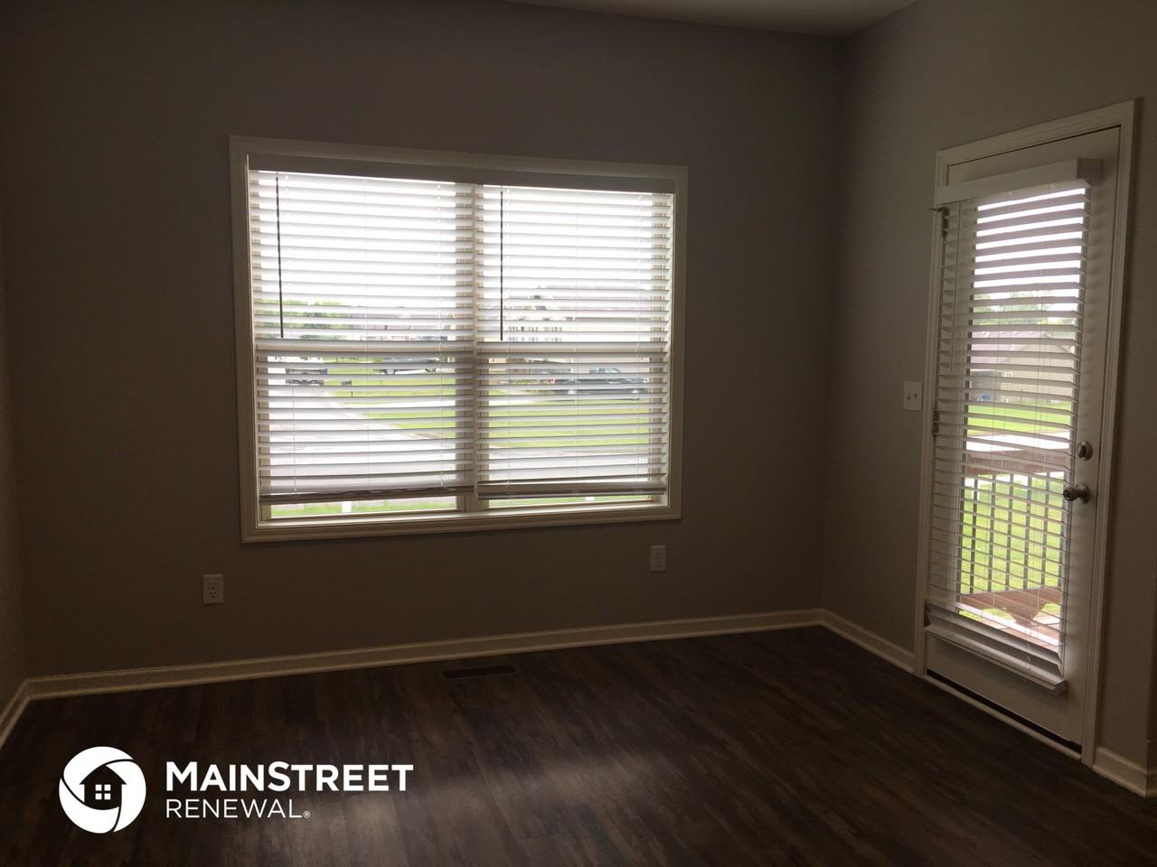 209 Ne Kim Ct - Photo 3 of 17