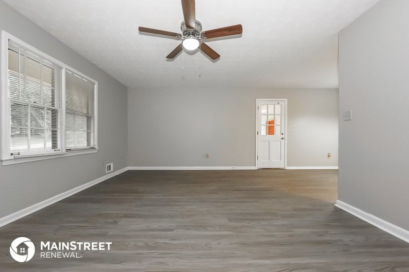 385 Highland Dr - Photo 3 of 16