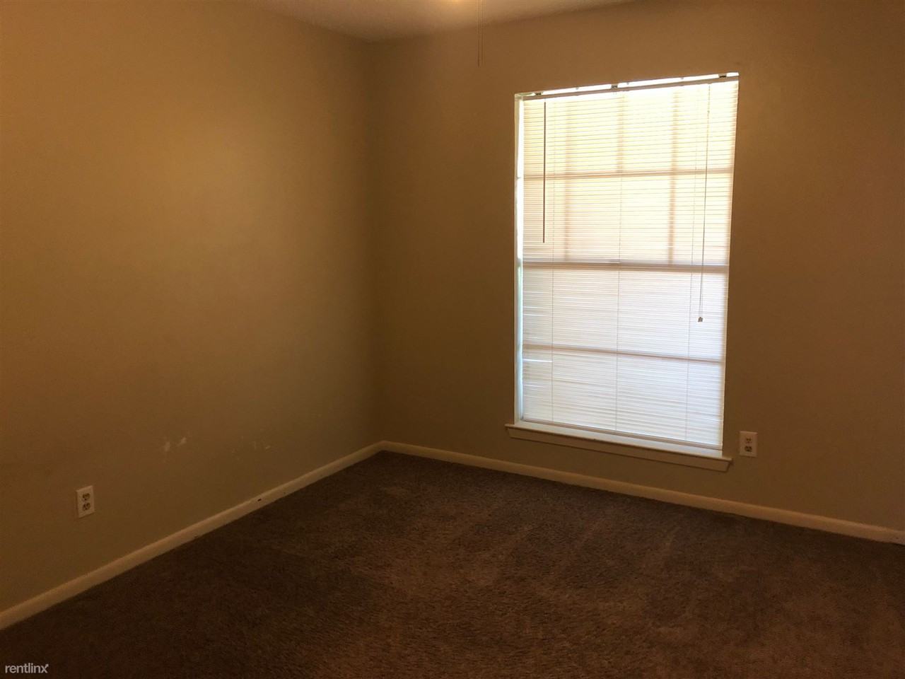 2606 Cedarcrest Dr - Photo 2 of 8