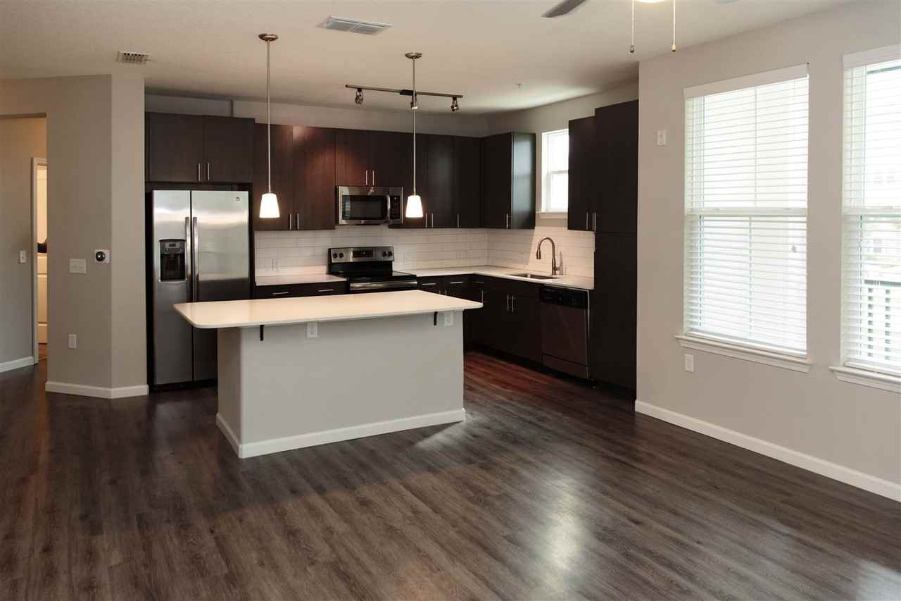 942 Warehouse Rd - Photo 2 of 7