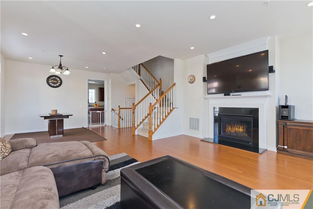 901 Leia Lane - Photo 3 of 25