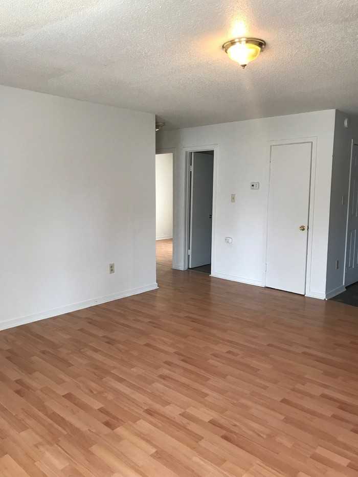 109 Suzanne Circle - Photo 2 of 7