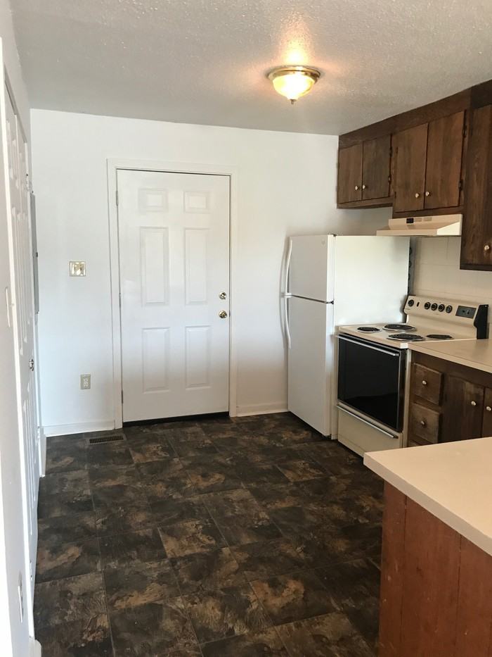 109 Suzanne Circle - Photo 3 of 7