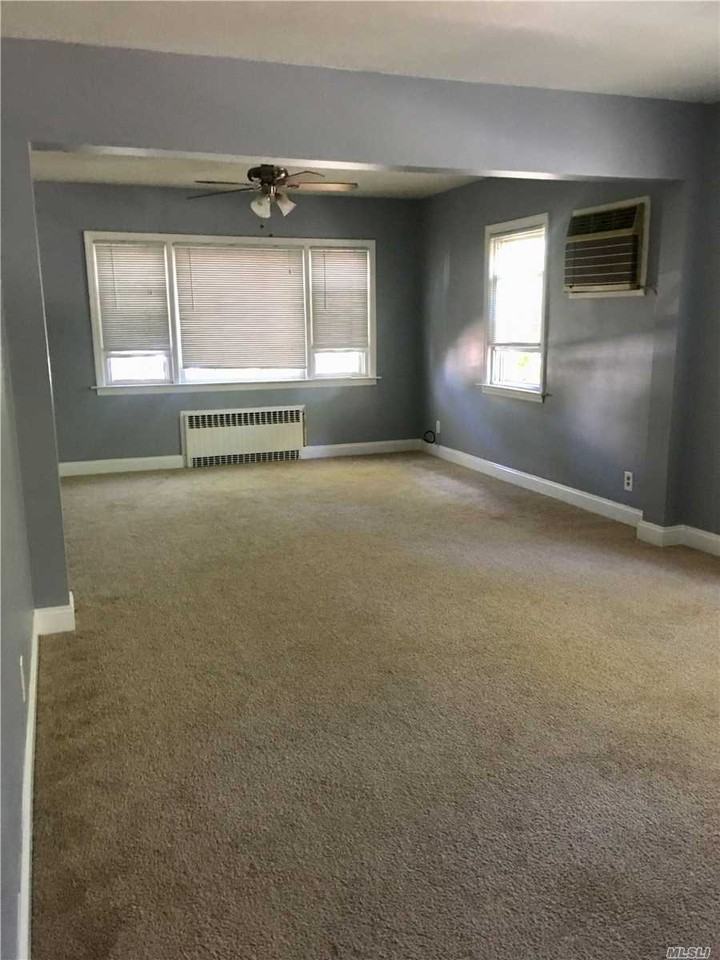 5742 57-42 73 Street - Photo 3 of 6