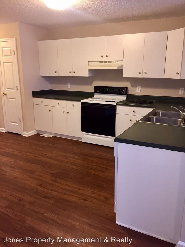 John Street - Photo 2 of 10