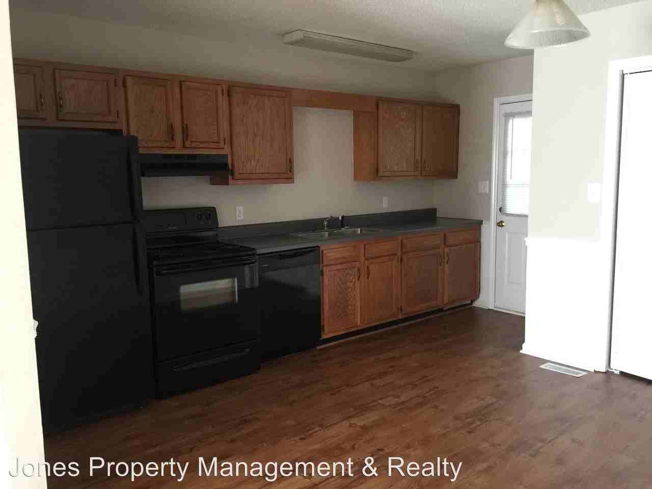 Mountcrest Circle - Photo 3 of 8