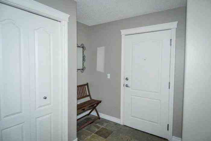 735 56 Ave - Photo 2 of 21