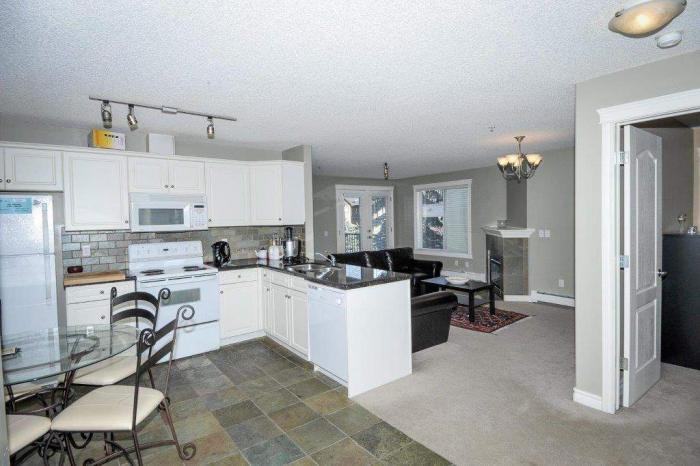 735 56 Ave - Photo 3 of 21