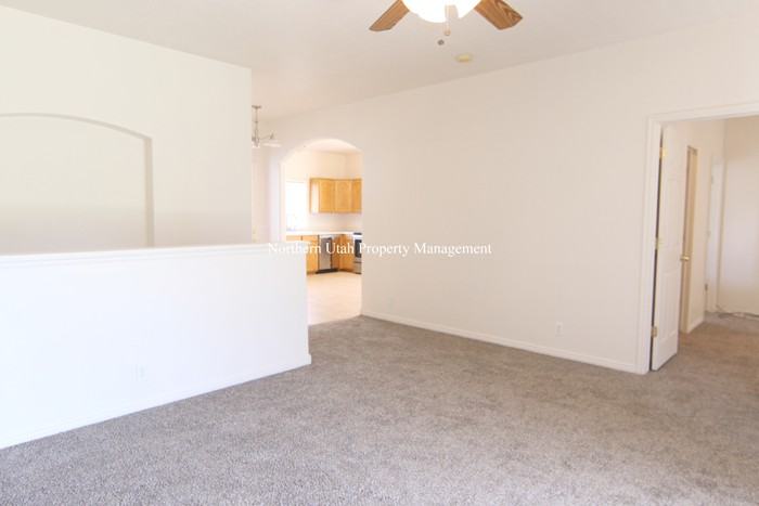 1346 Banbury Dr - Photo 3 of 26