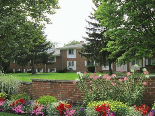 178 Greystone Ln - Photo 2 of 14