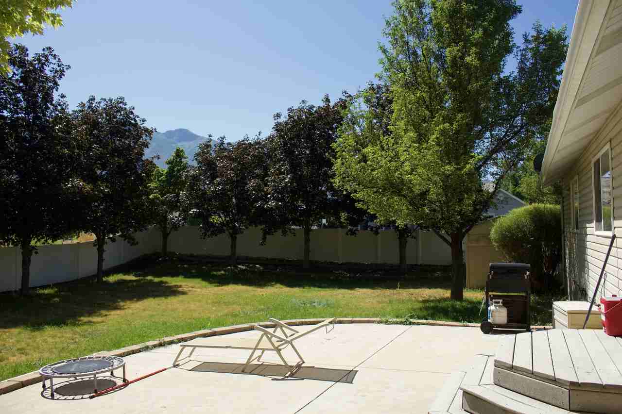 899 S 1650 E - Photo 3 of 4