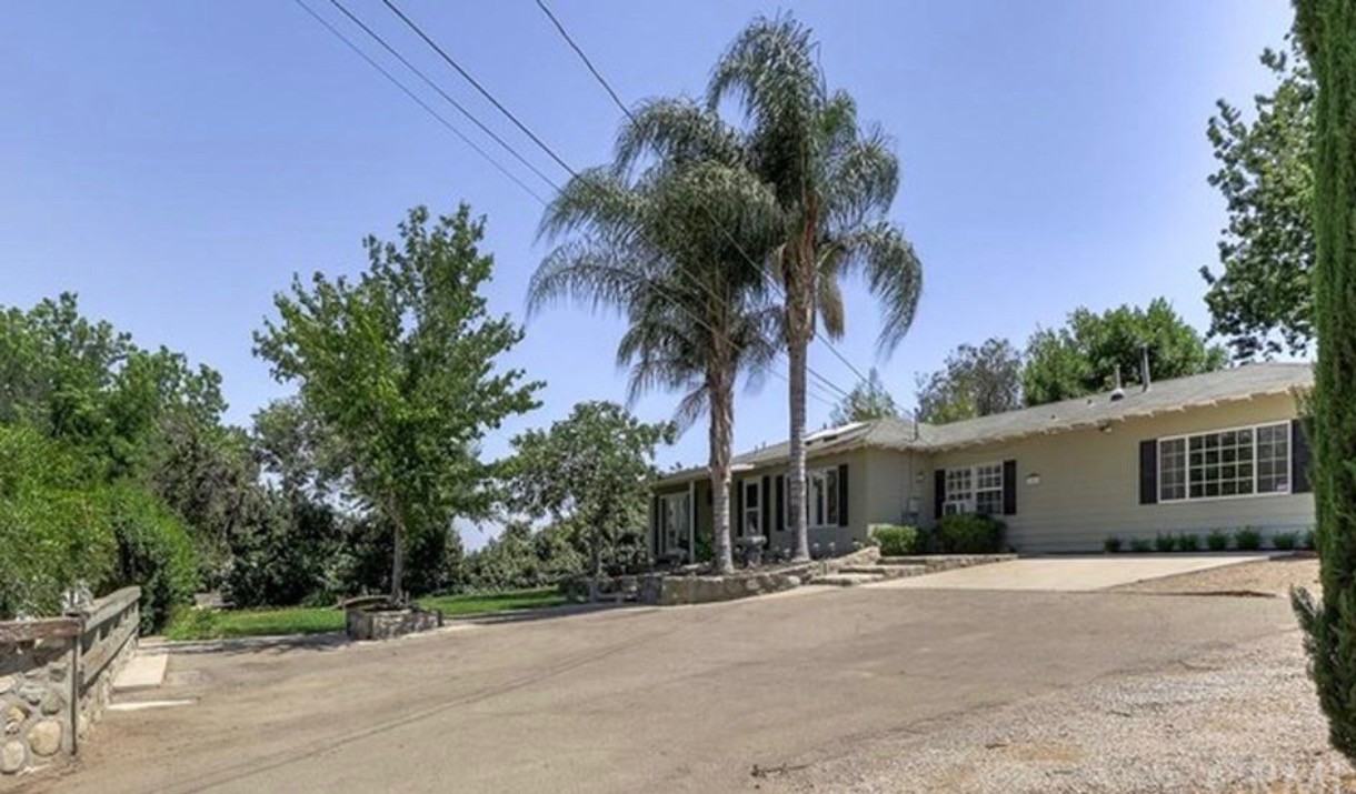 31867 Florida St - Photo 2 of 37