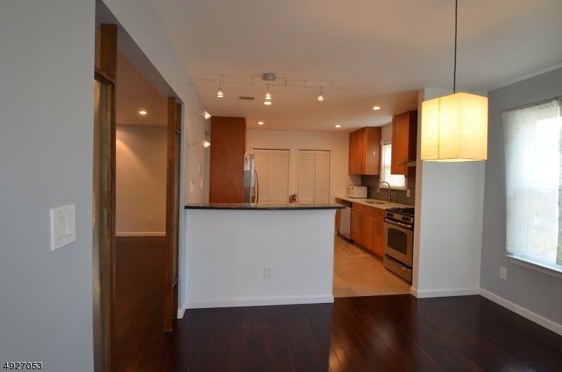 28 Joseph Dr - Photo 3 of 19