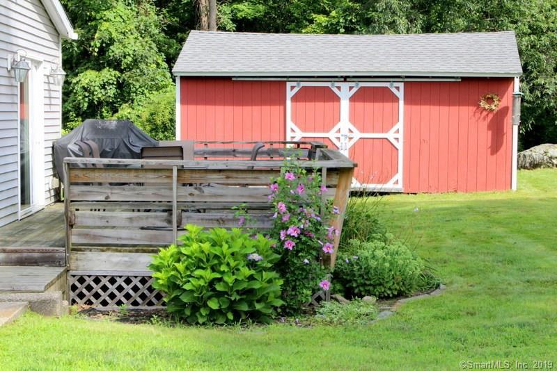 561 Middle Road Turnpike - Photo 3 of 34