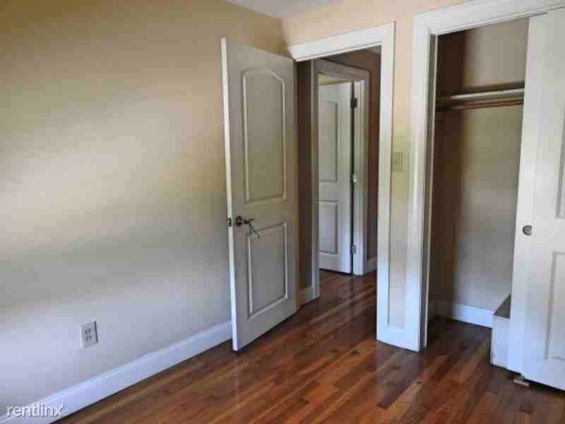 154 Roysan St - Photo 2 of 13