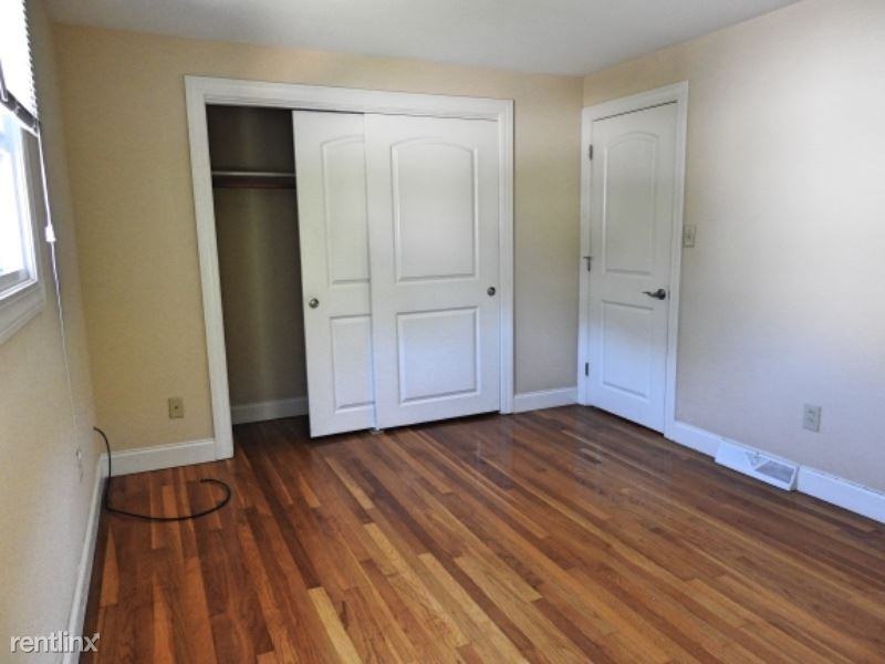 154 Roysan St - Photo 3 of 13