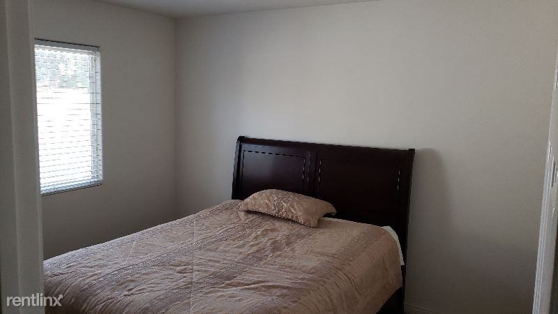 1112 Invermay St - Photo 3 of 3