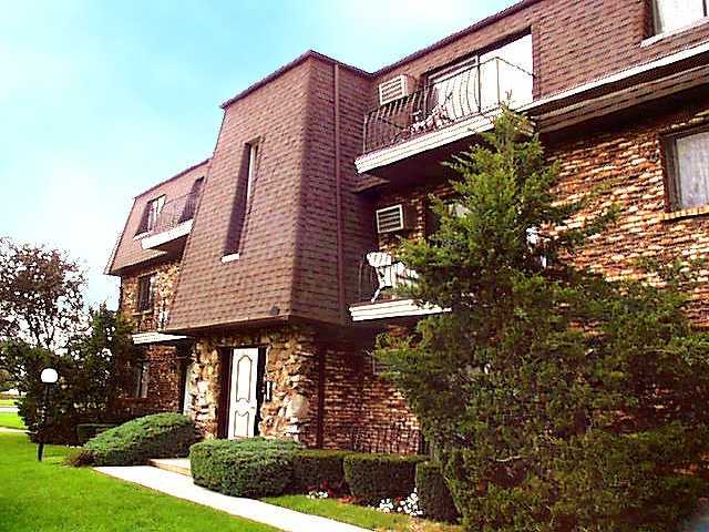 Yorkville Apartments - Photo 3 of 6