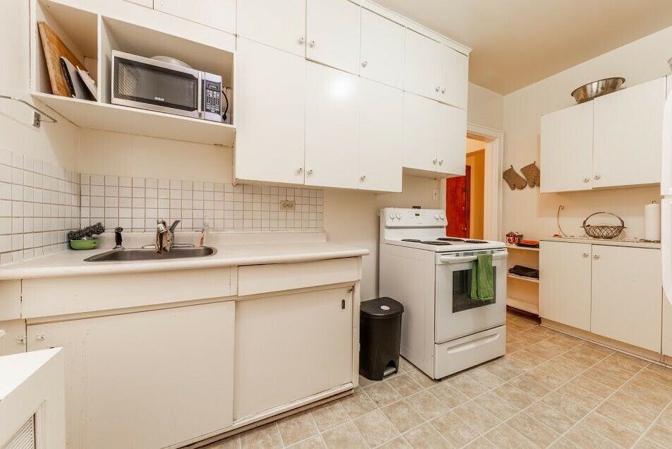 860 Preston Avenue - Photo 2 of 4