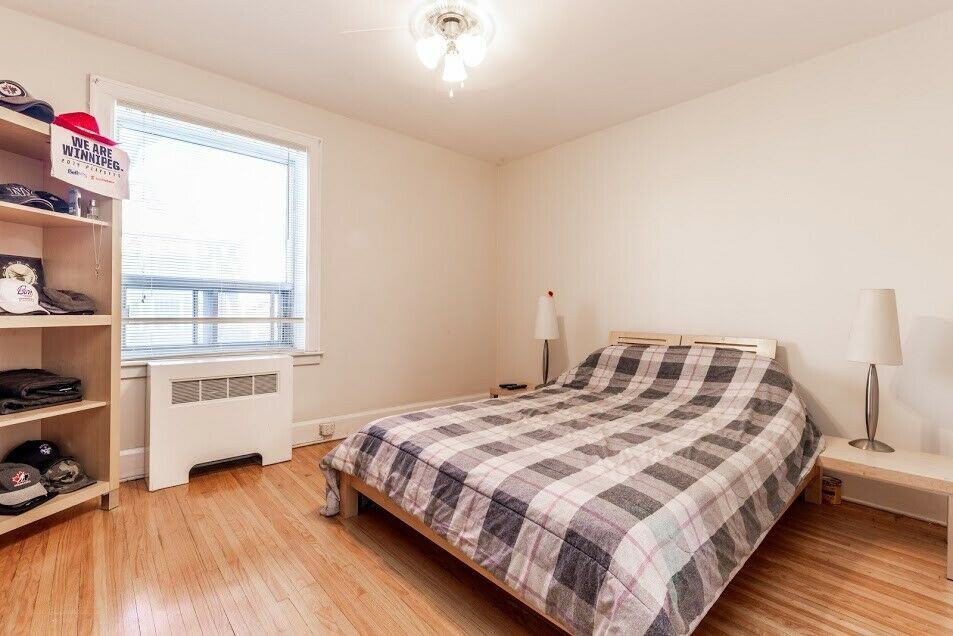 860 Preston Avenue - Photo 3 of 4