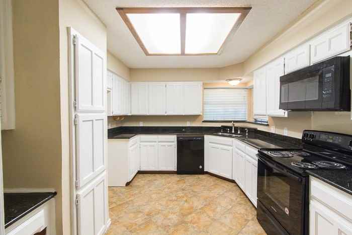 1416 Sweetgum Circle - Photo 2 of 10