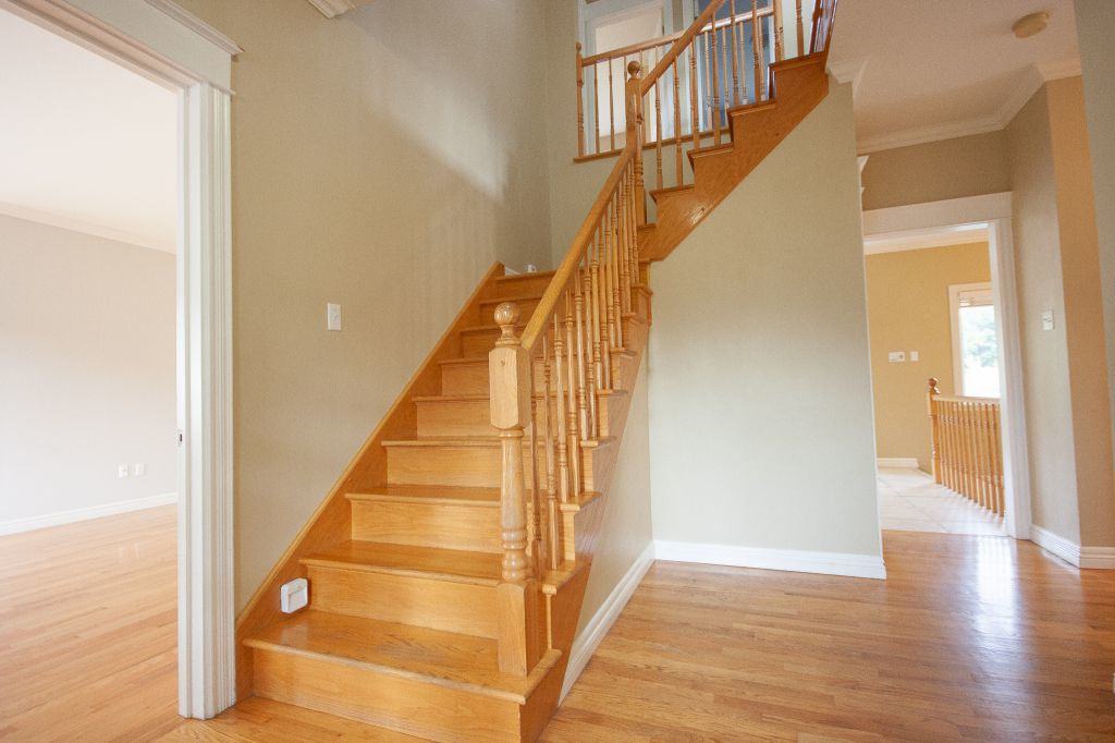 17 Cheyne Dr – Executive 5 Bdrm 3.5 Bath Home in King William Estates - Photo 3 of 13