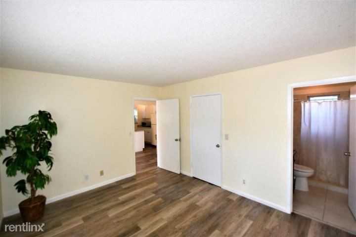 223 North E St. - Photo 2 of 9