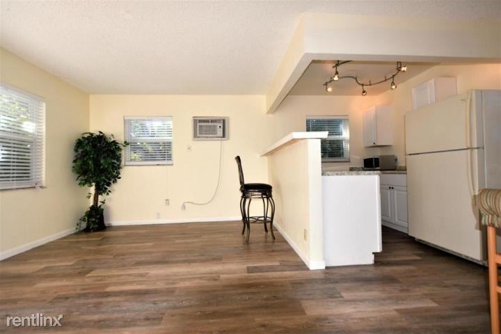 223 North E St. - Photo 3 of 9