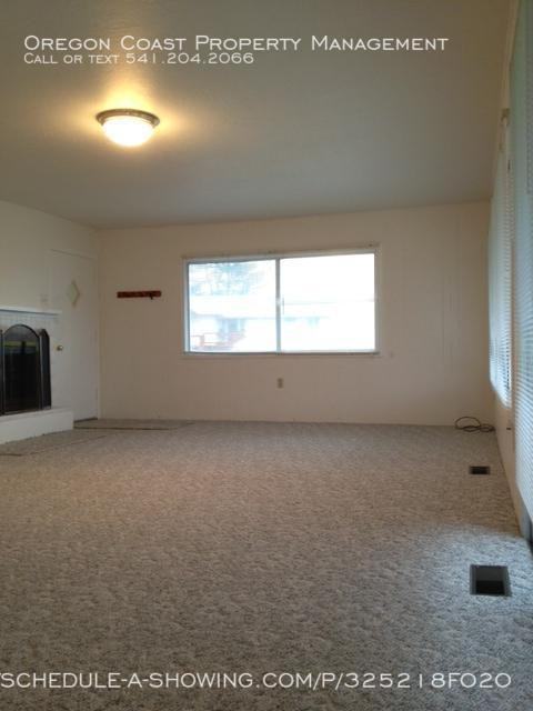 4175 Ne D Ave - Photo 3 of 11