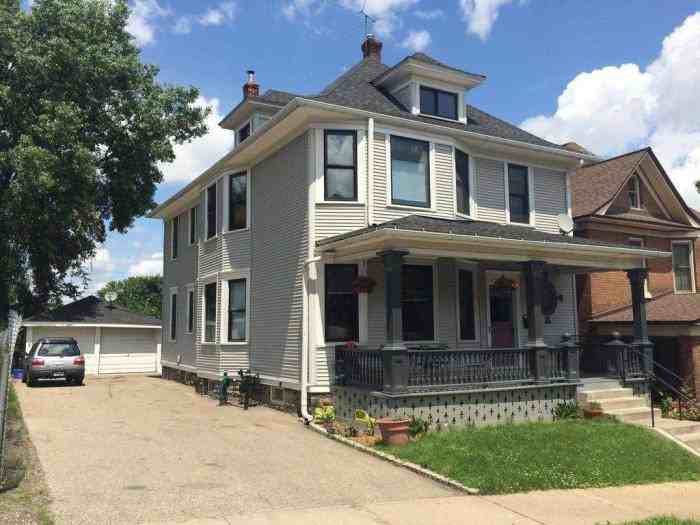 11 Como Ave - Photo 3 of 12