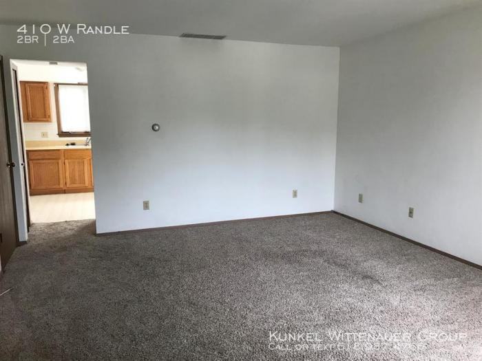 410 W Randle - Photo 3 of 15