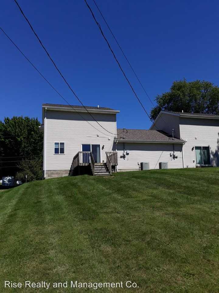 2637 E Park St - Photo 2 of 19