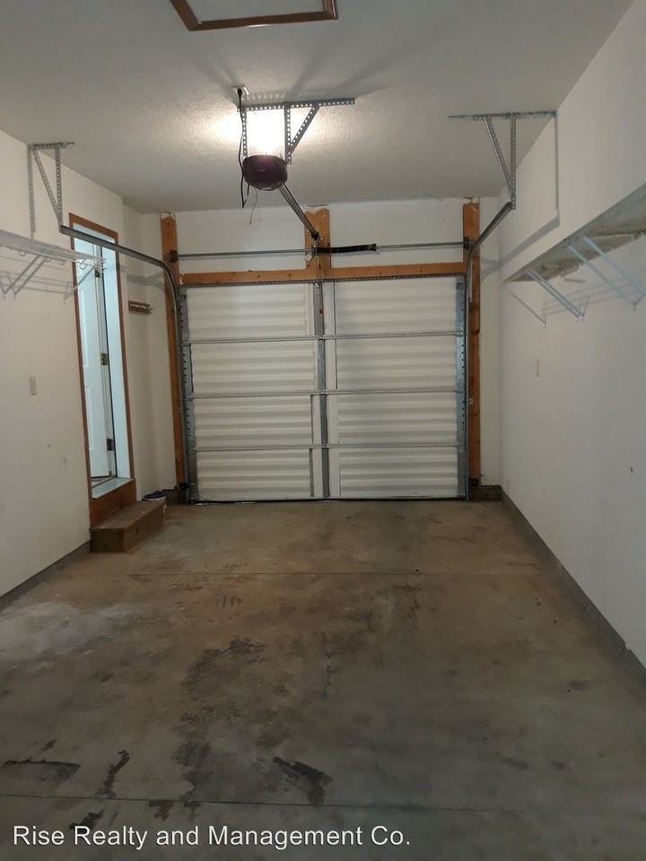 2637 E Park St - Photo 3 of 19