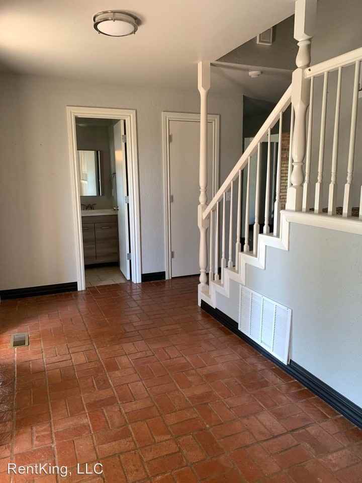 6413 Ellen Ln - Photo 3 of 36