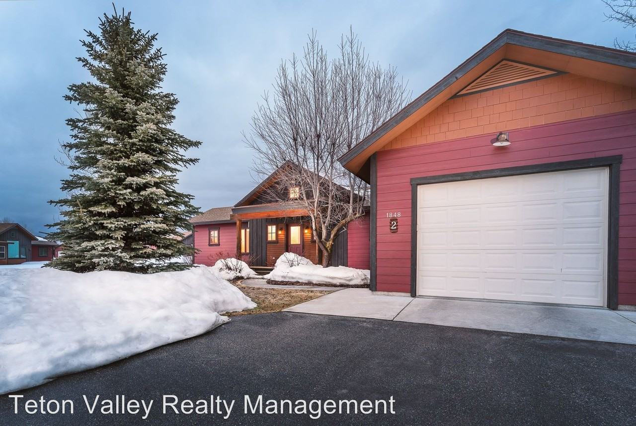 1848 Creek Resort Circle - Photo 2 of 19