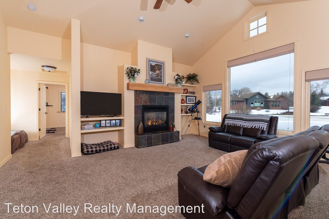 1848 Creek Resort Circle - Photo 3 of 19