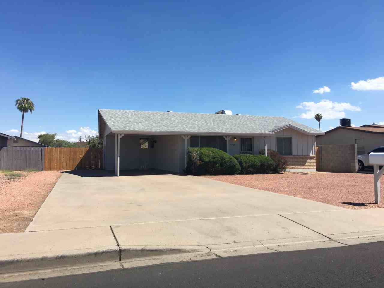 5725 N 71st Ave - Photo 2 of 11