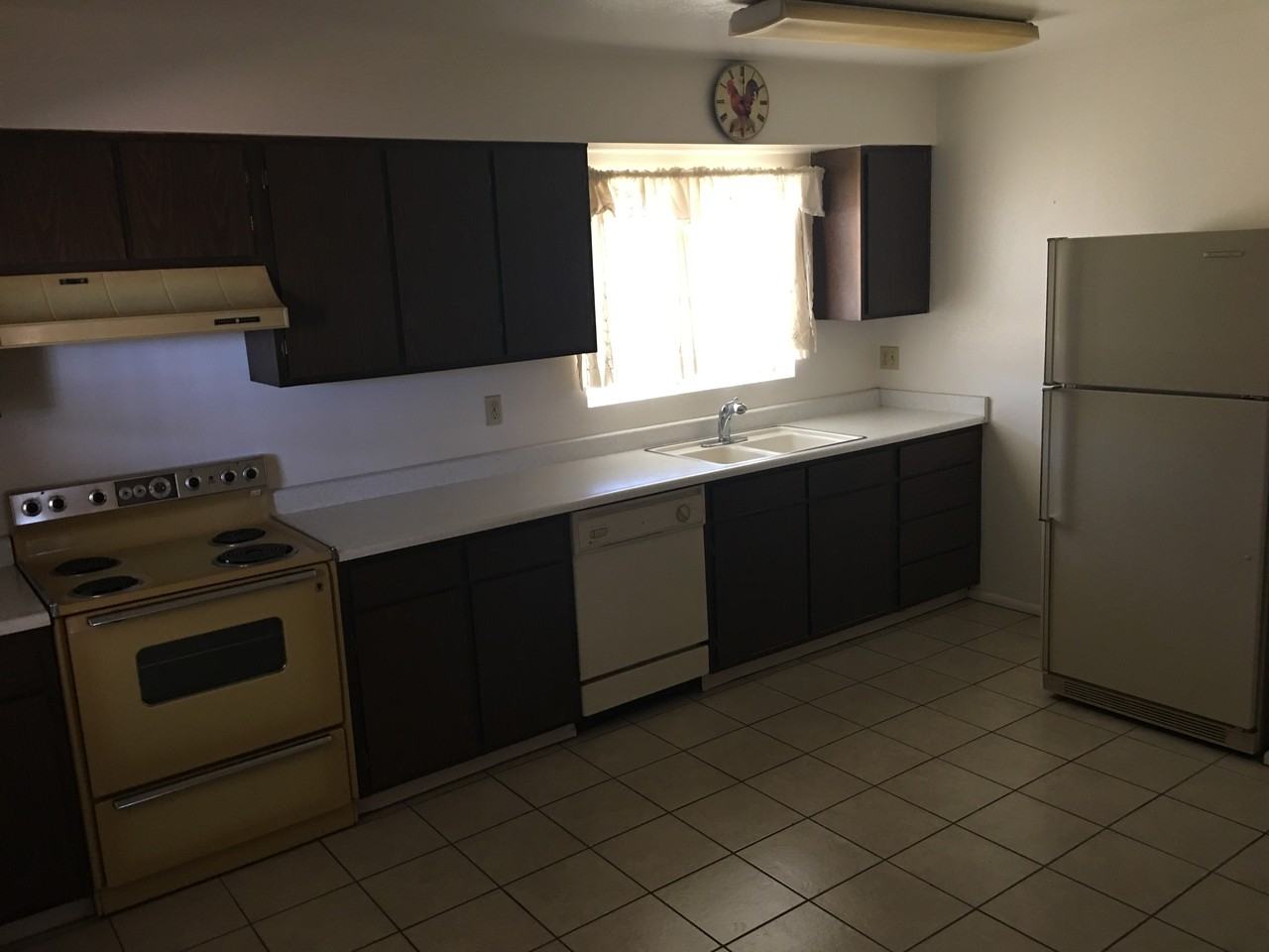 5725 N 71st Ave - Photo 3 of 11