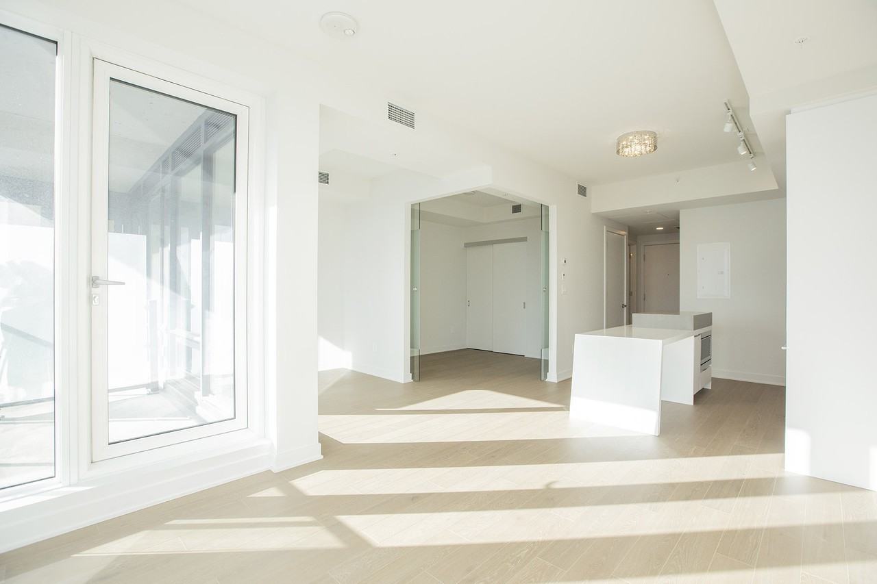 1188 Rue St-Antoine O. #905 - Photo 2 of 24