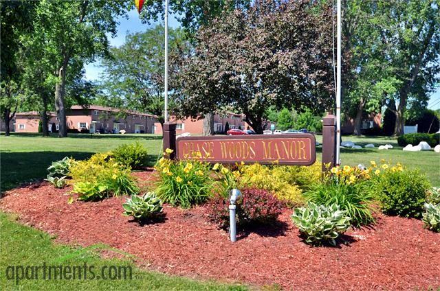 Chase Woods Manor - Photo 3 of 7