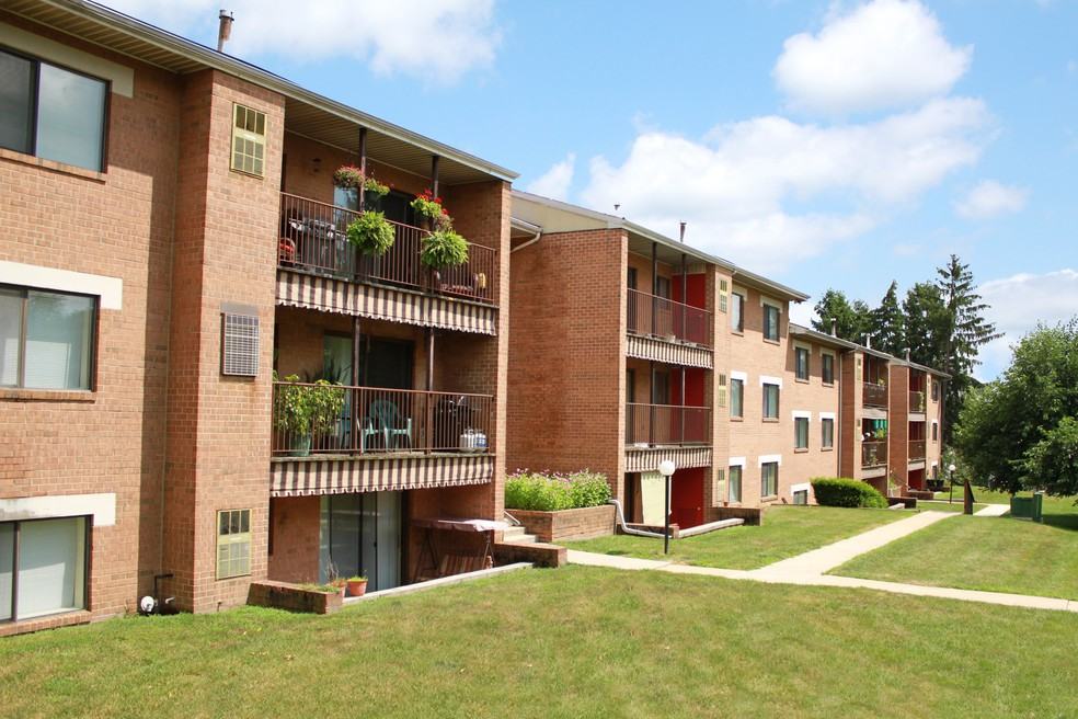 Red Oak Acres Apartments for Rent 6 Marshall Square Drive, Camp Hill