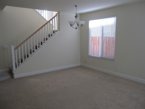 387 Hyde Park Dr - Photo 2 of 9