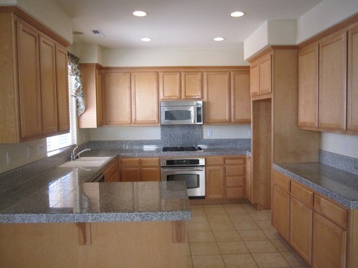 387 Hyde Park Dr - Photo 3 of 9